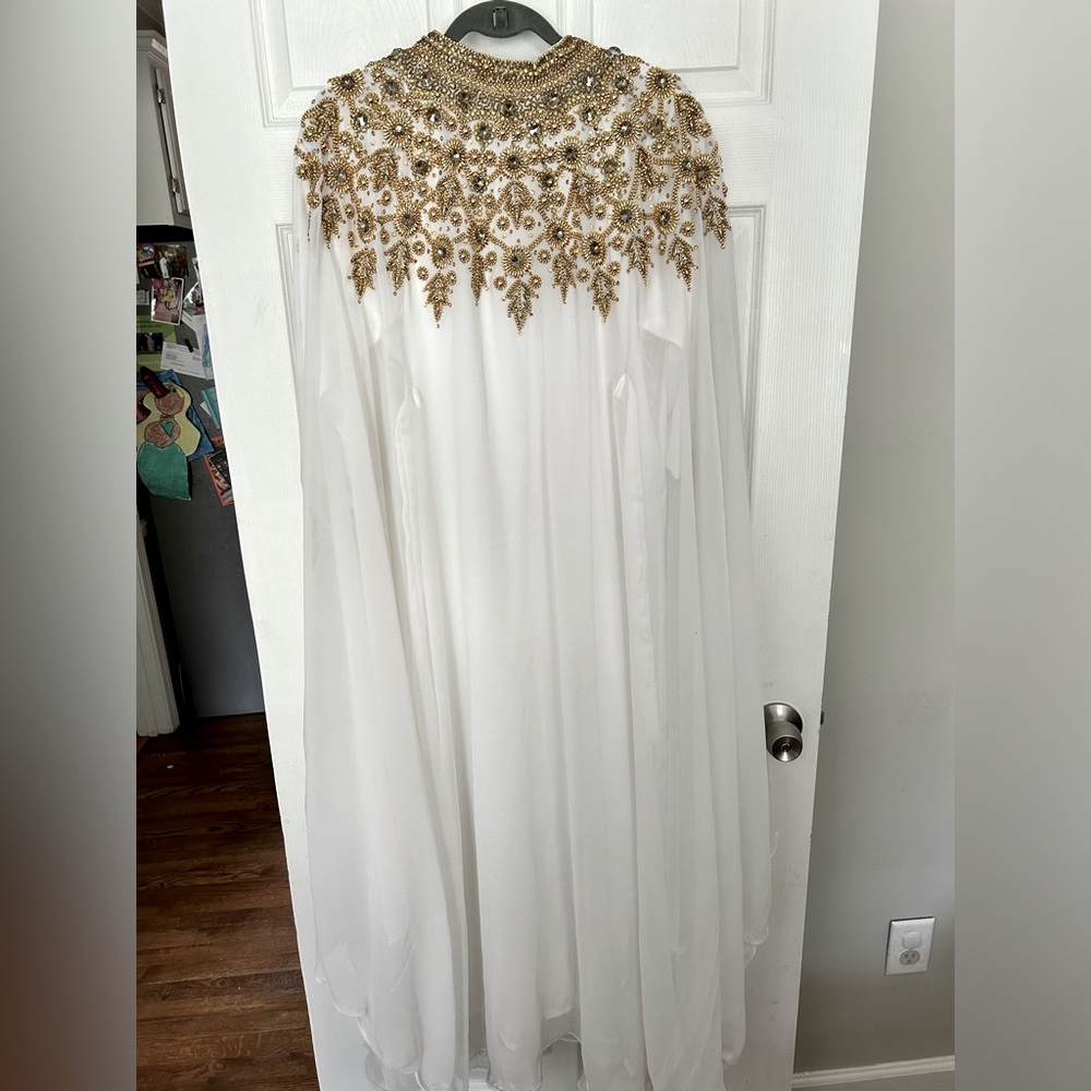 Beautiful beaded white kaftan!
